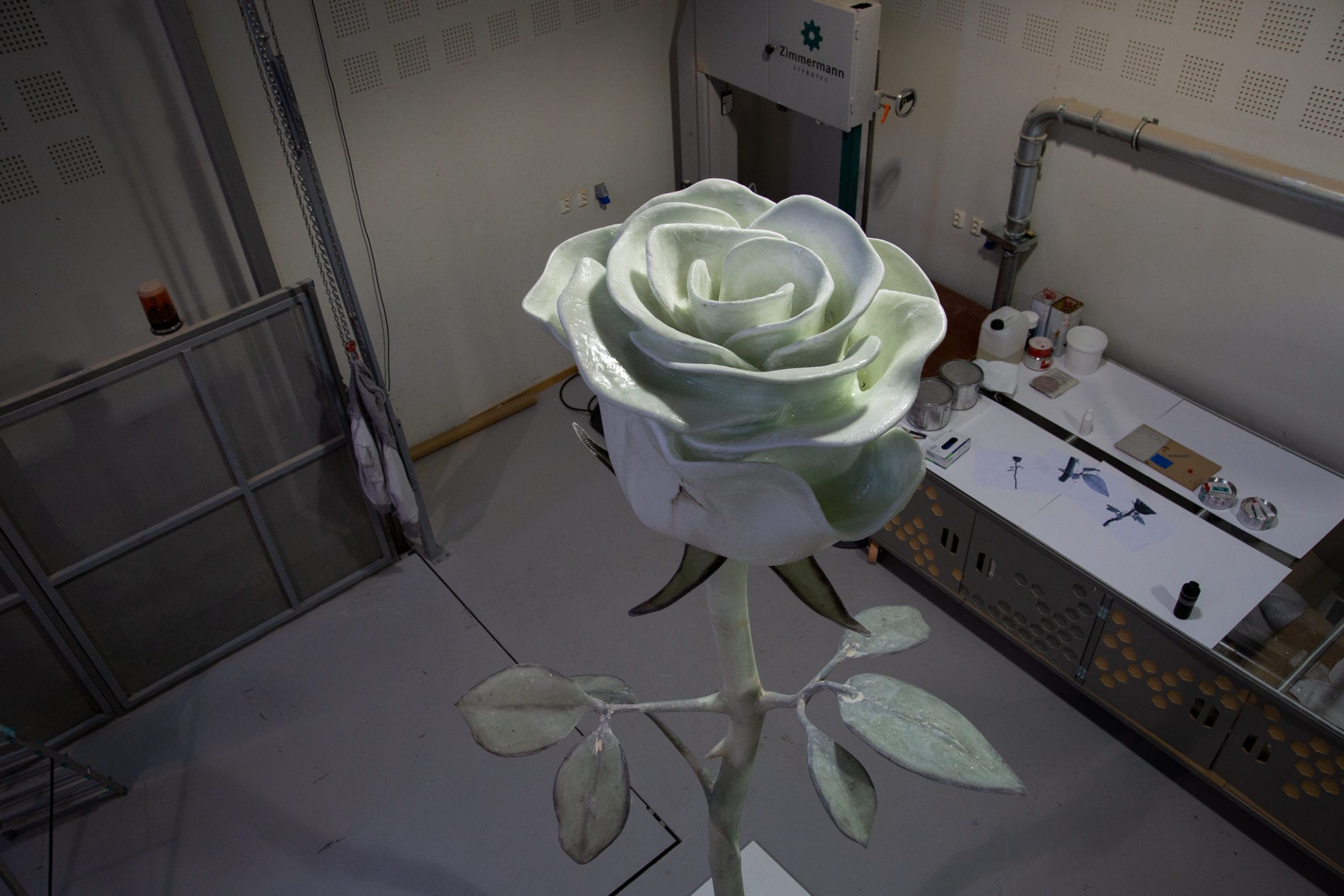 Bilde av den Hvite Rose under arbeid - Eker Design Fredrikstad - Roseslottet 2020